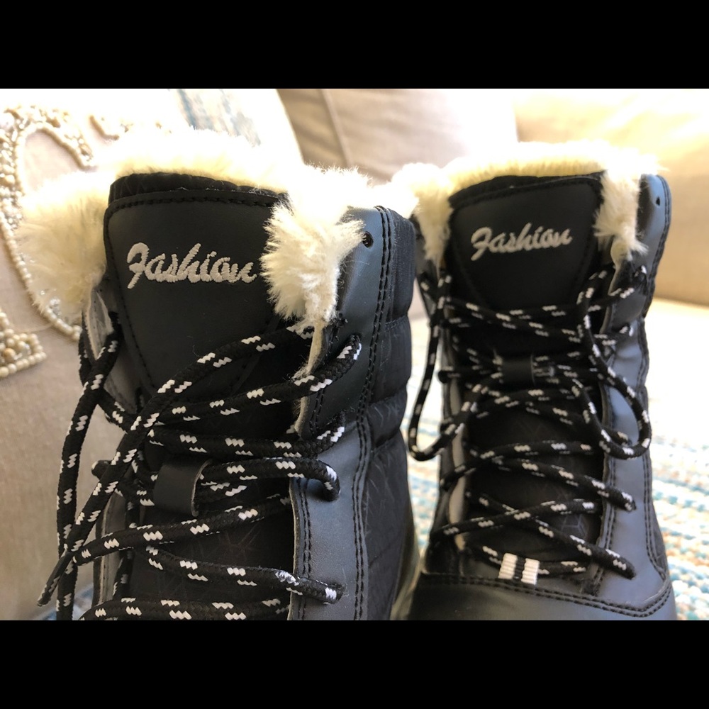 Snow boots